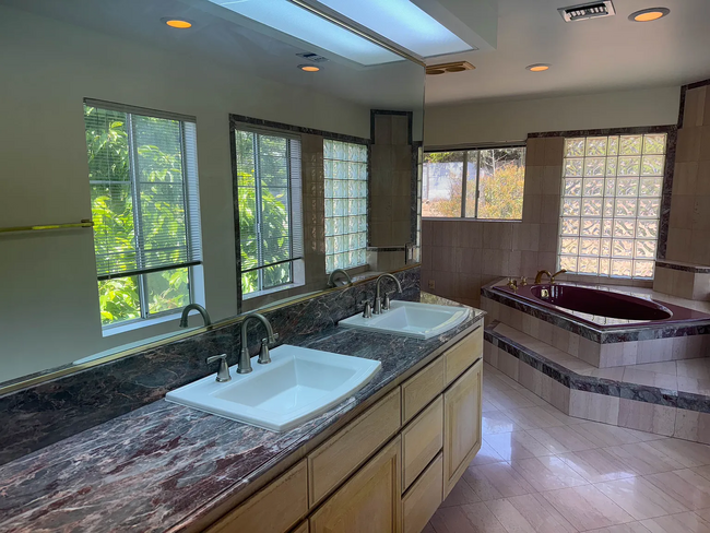 master en suite - 1001 White Knoll Dr