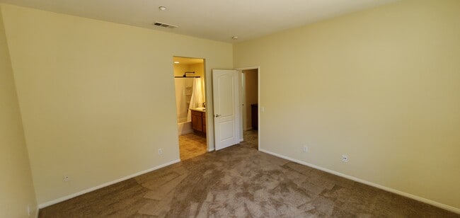 Building Photo - 10488 Hollingsworth Way