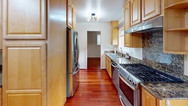 Building Photo - Sunny Greenbrae Single-Level with Pool + K...
