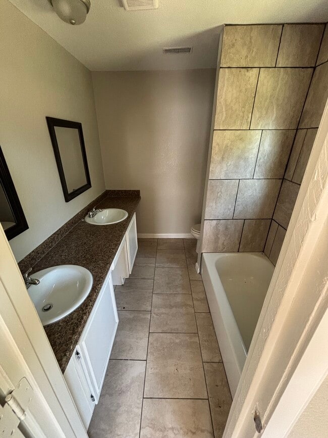 Building Photo - 1314 Dewberry St