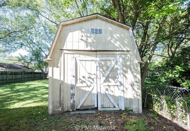 Building Photo - 330 Hugo St