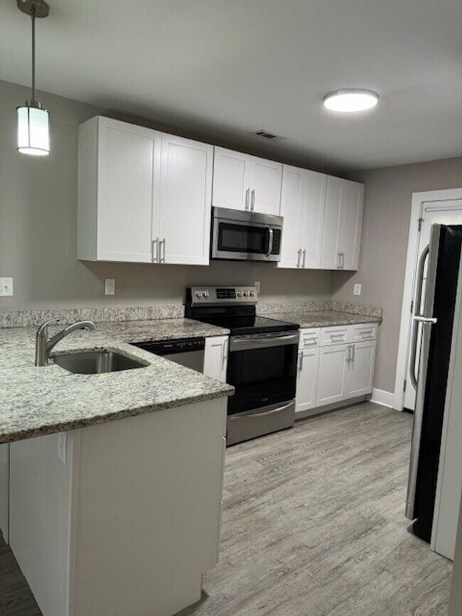 Building Photo - 524 26th Ave N