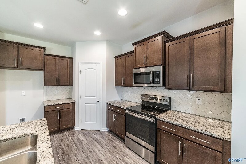 Building Photo - 147 Fernhill Dr NW