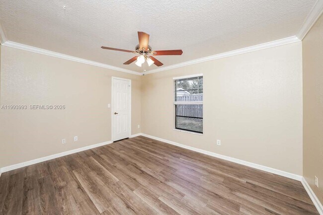 Building Photo - 845 Daffodil Dr