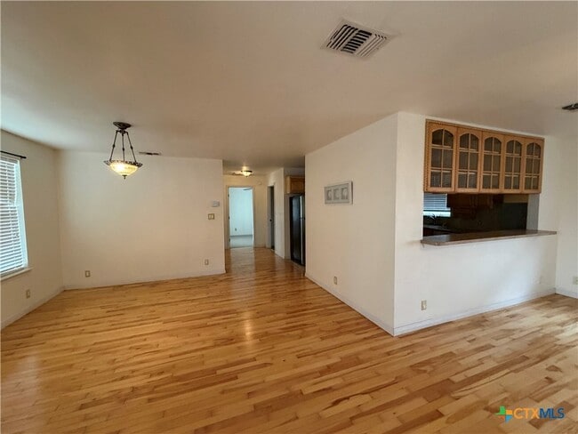 Building Photo - 200 Peggs Pl