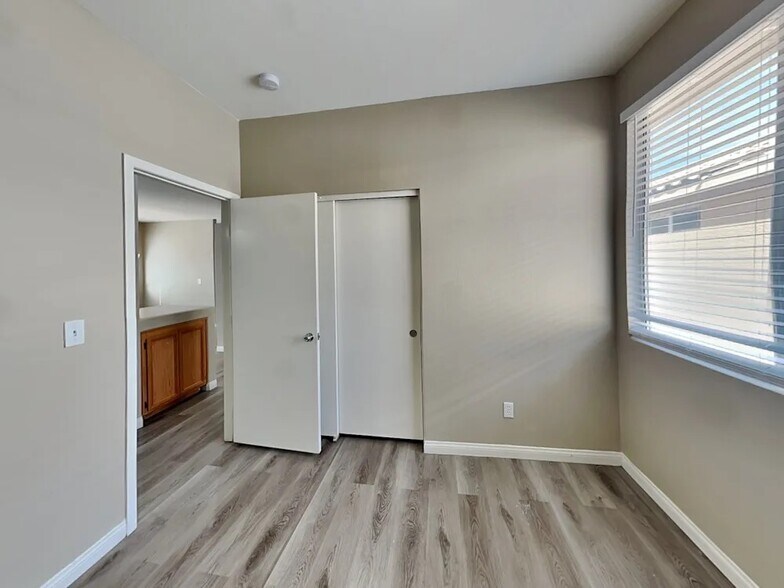 Building Photo - 5952 Hickory Nut Ave