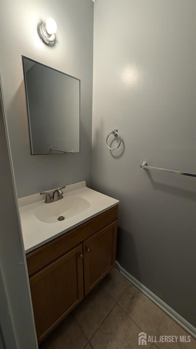 Building Photo - 72 Longfellow St