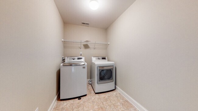 Building Photo - 802 Urton Woods Way