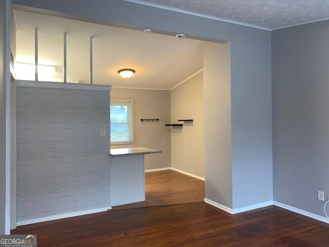 Building Photo - 22 Willow Dr