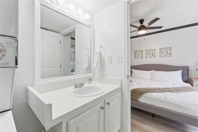 Building Photo - 139 Oyster Bay Cir