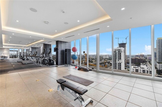 Building Photo - 1010 SW 2nd Ave