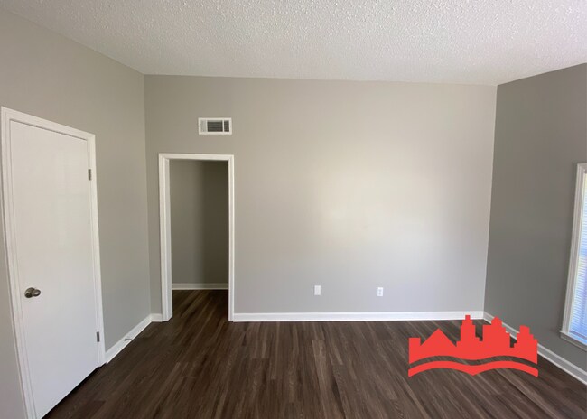 Building Photo - 4735 Chevron Rd