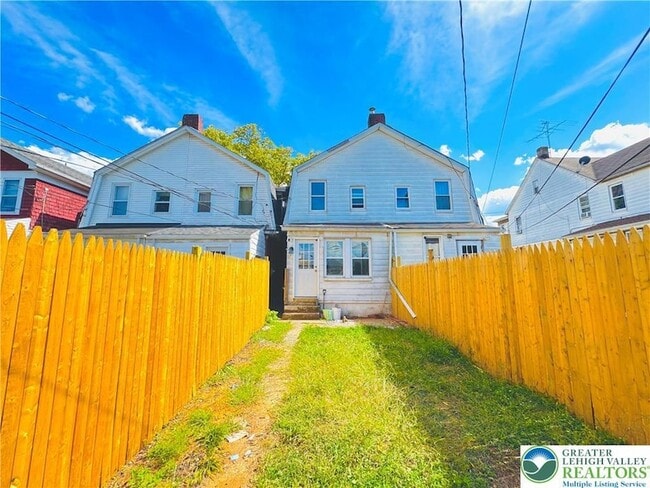 Building Photo - 2429 Forest St