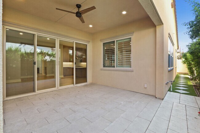 Building Photo - Gated 55 and older 3 bedroom 2 bathroom Ovation at Flora Park