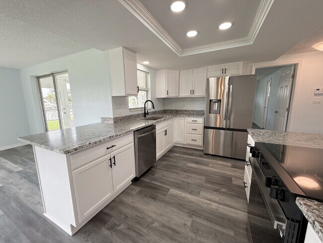 Building Photo - "Charming 2-Bed, 2-Bath Oasis with 1334 Sq Ft in New Port Richey!"