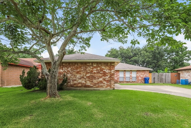Building Photo - 2010 Quail Pl Dr