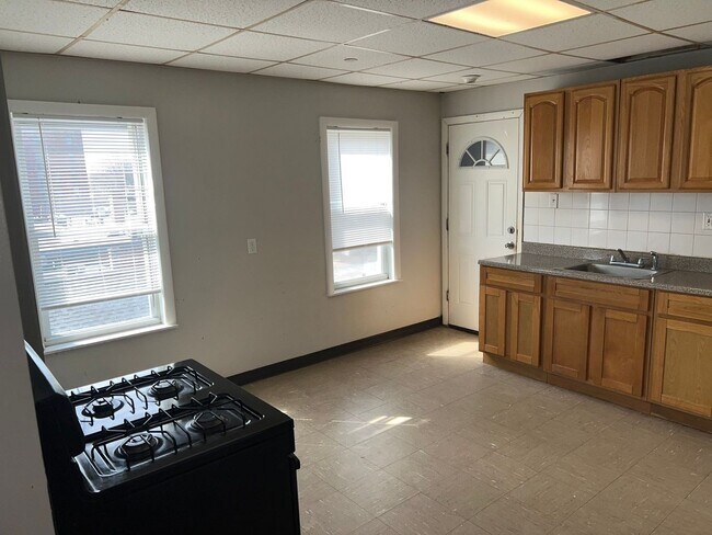 Building Photo - 50 Millbury St