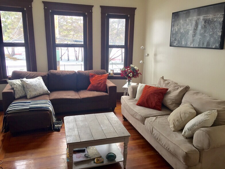 Building Photo - 183 College Ave