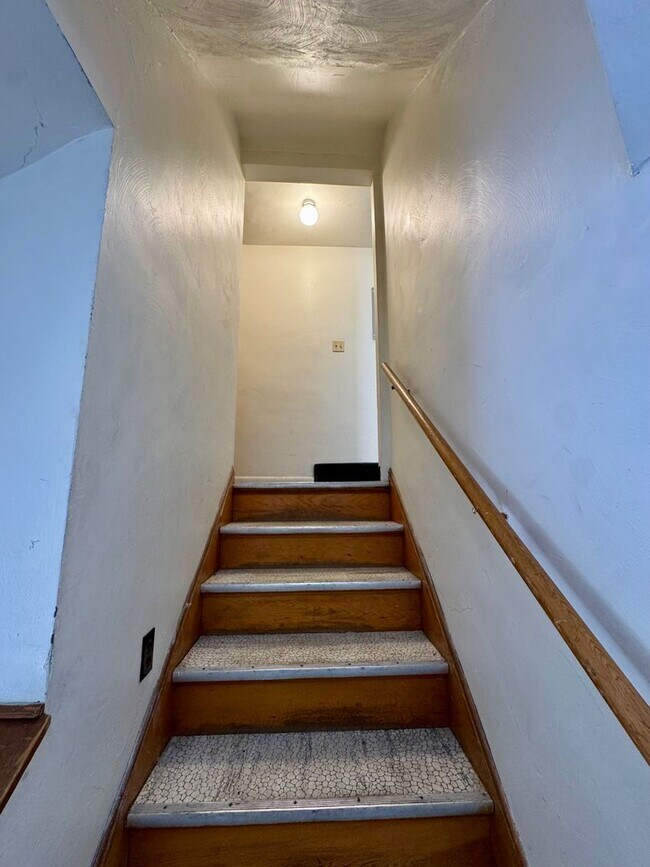 Building Photo - 212 N Highland Ave