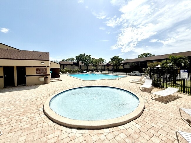 Building Photo - 785 S Village Dr