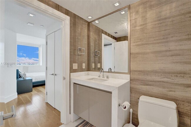Building Photo - 17875 Collins Ave