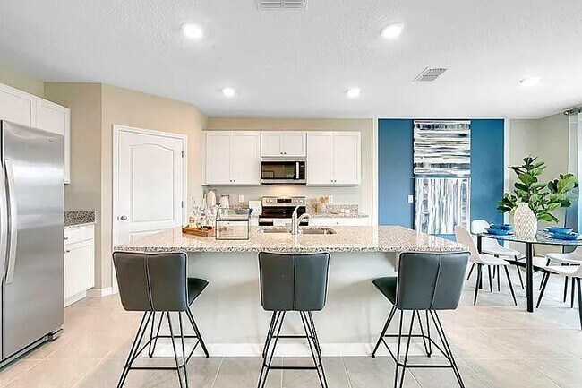 Building Photo - 2030 Maple Ridge Dr