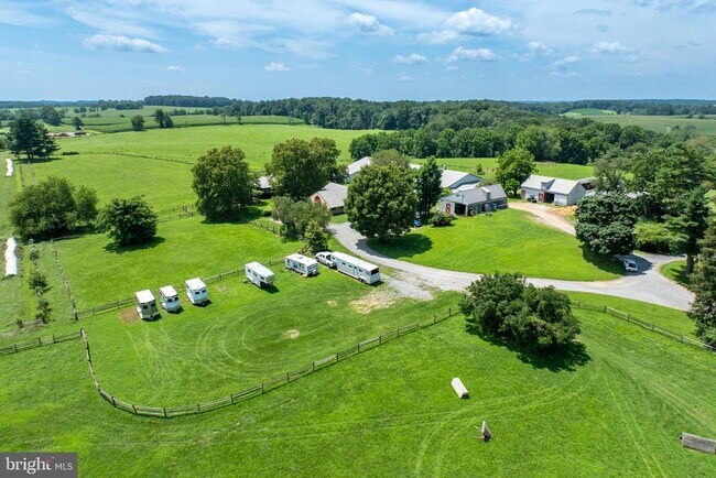 Building Photo - 1540 W Doe Run Rd