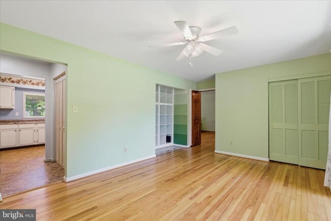 Building Photo - 45320 Barefoot Dr
