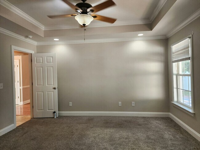 Building Photo - 381 Rosemount Dr