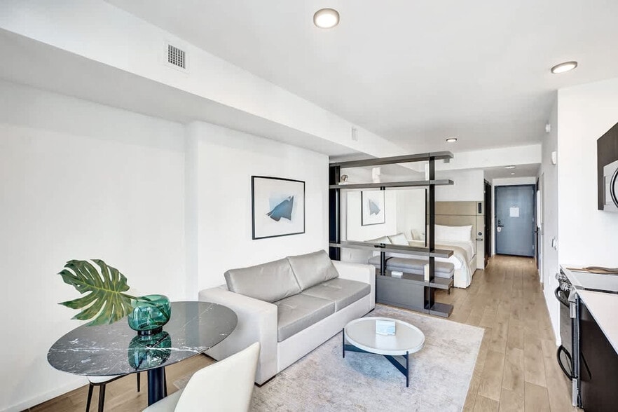 Building Photo - 398 NE 5th St