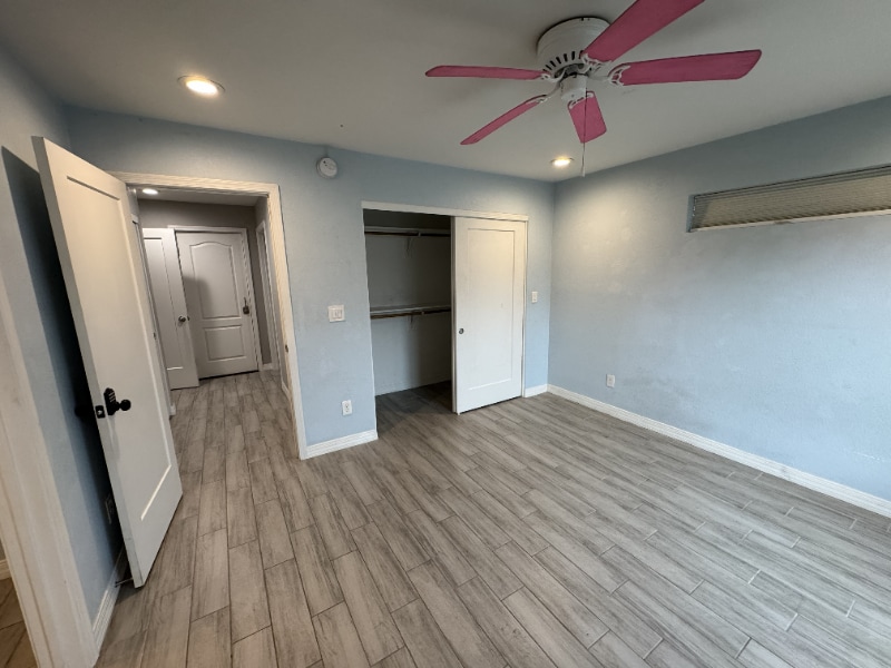 Building Photo - 1558 W 5th St