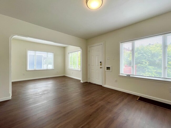 Building Photo - Great Home For Rent
