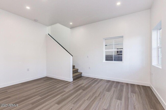 Building Photo - 615 N 6th Ave