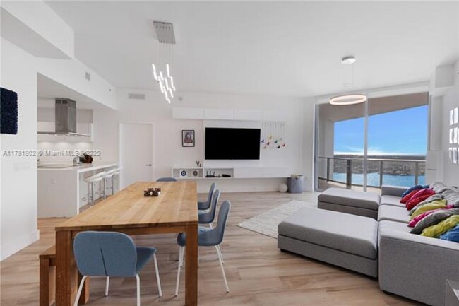 Building Photo - 17111 Biscayne Blvd