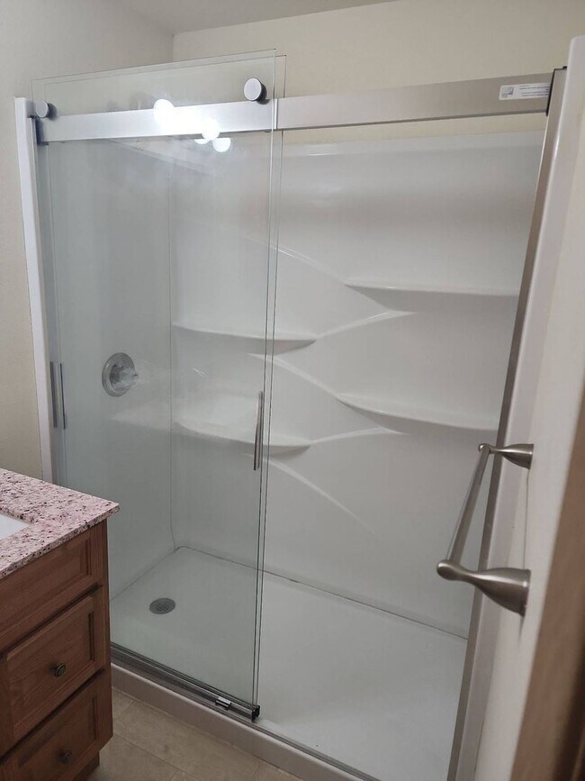 Building Photo - Studio!