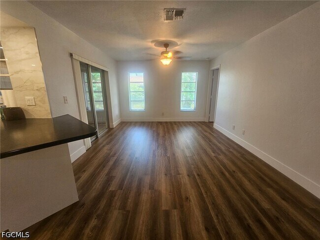 Building Photo - 5989 Hillyer Ct