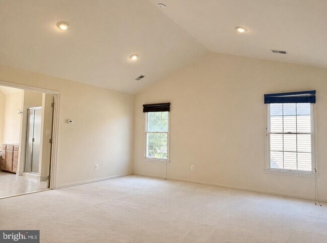 Building Photo - 43520 Lucketts Bridge Cir