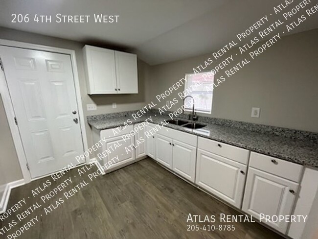 Building Photo - 206 4th St W