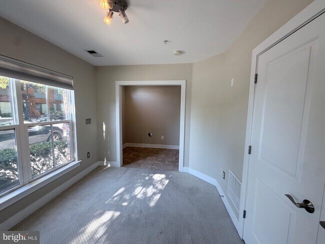 Building Photo - 4560 Longfellow St