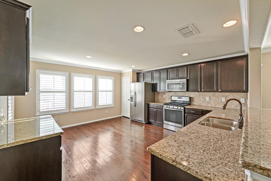 Building Photo - 245 Mariposa Ln
