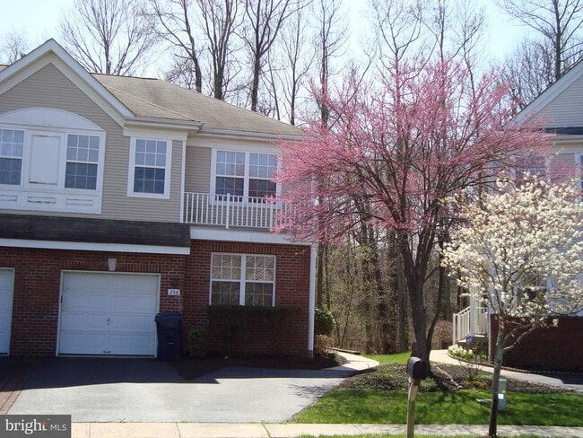 Building Photo - 256 Fountayne Ln