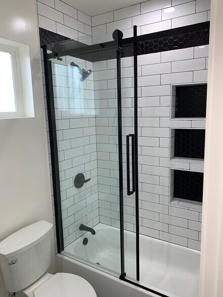 Upstairs hallway Bathroom - 7918 Goll Ave