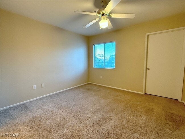 Building Photo - 950 Seven Hills Dr