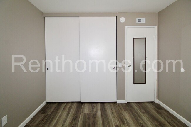 Building Photo - 10455 Glenellen Ave