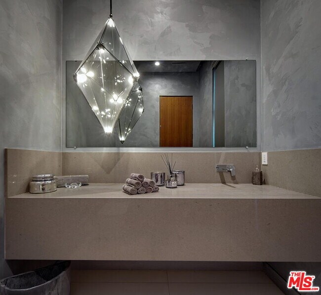 Building Photo - 6029 Melvin Ave