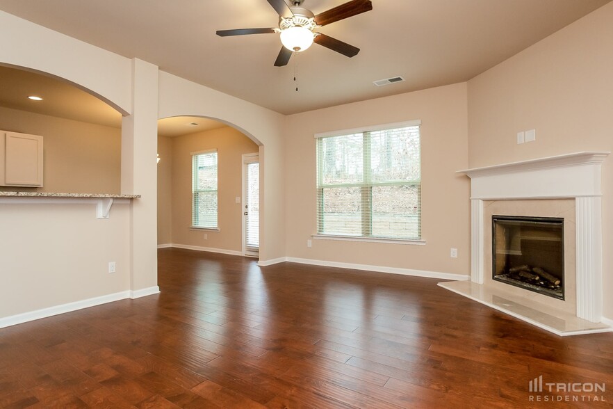 Building Photo - 216 Stillwood Dr