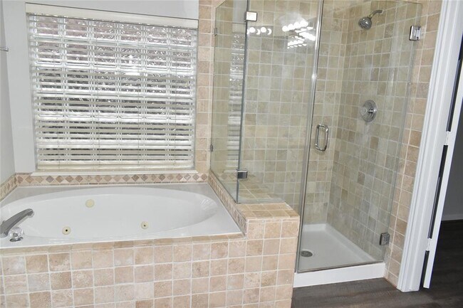 Building Photo - 11111 Sprucedale Ct