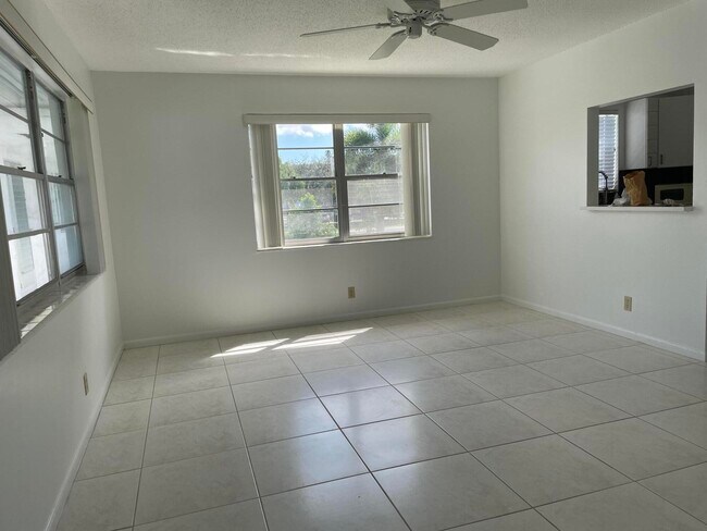 Building Photo - 343 Windsor O