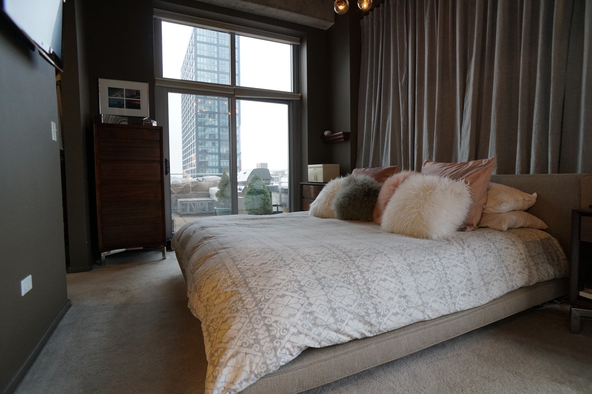 Master Bedroom - 933 W Van Buren St