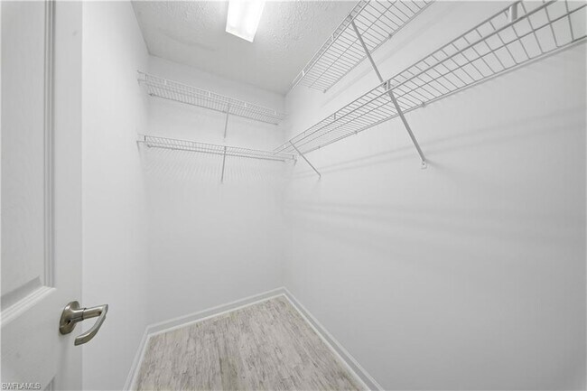 Building Photo - 286 Leawood Cir